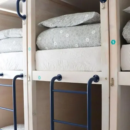 אכסניה Wot Social