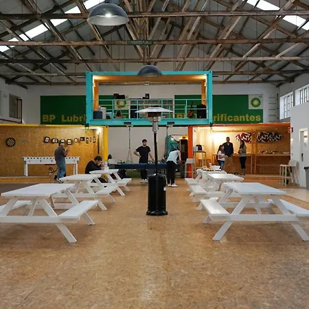 Wot Social אכסניה